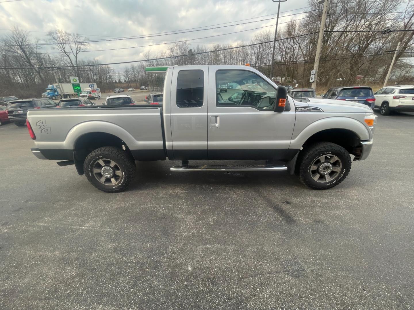 2015 Silver /Black Ford F-250 SD Lariat SuperCab 6.5ft. Bed 4WD (1FT7X2B61FE) with an 6.2L V8 OHV 16V engine, 6-Speed Automatic transmission, located at 547 E. Main St., Orwell, OH, 44076, (440) 437-5893, 41.535435, -80.847855 - Photo#6